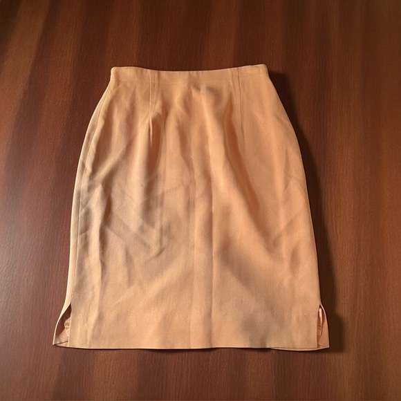Dana Buchman Vintage Silk Pencil Skirt. Size 10P. Orange Yellow Color. Back Zip - Picture 6 of 7
